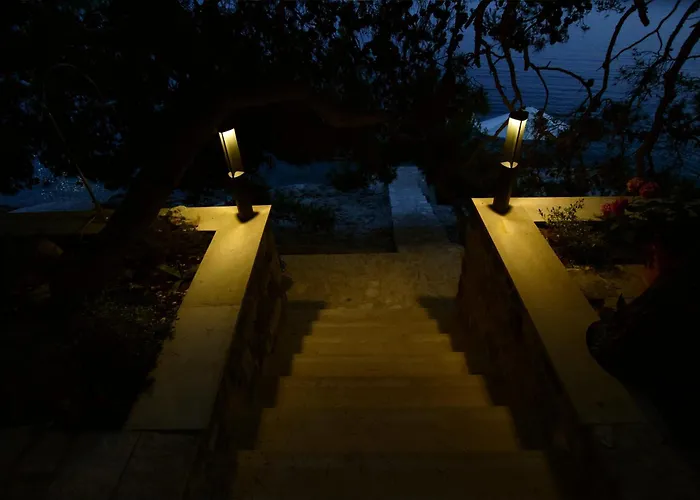Spectacular Beachfront Brac 6 Bedrooms Violet