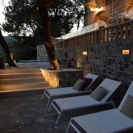 Villa Spectacular Beachfront Brac 6 Bedrooms Selca Violet Magnificent Views Of The Adriatic Sea Heated Pool Selca