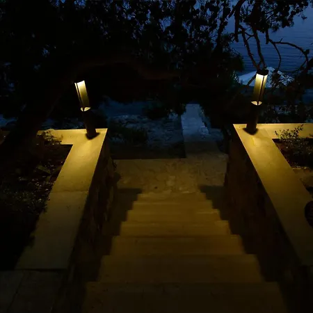 Spectacular Beachfront Brac 6 Bedrooms Selca Violet Magnificent Views Of The Adriatic Sea Heated Pool Selca Villa