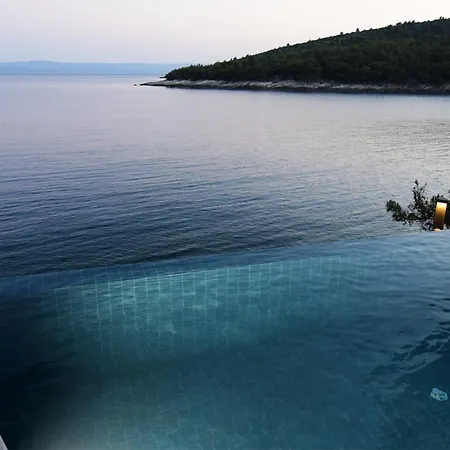 Spectacular Beachfront Brac 6 Bedrooms Selca Violet Magnificent Views Of The Adriatic Sea Heated Pool Selca