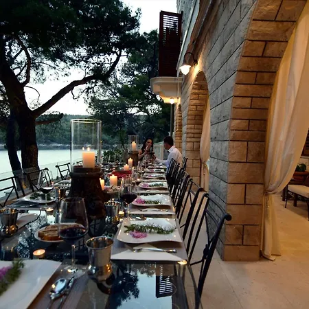 Villa Spectacular Beachfront Brac 6 Bedrooms Selca Violet Magnificent Views Of The Adriatic Sea Heated Pool Selca