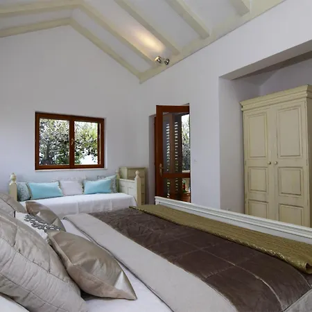 Spectacular Beachfront Brac 6 Bedrooms Violet Magnificent Views Of The Adriatic Sea Heated Pool Villa *