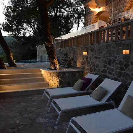 Spectacular Beachfront Brac 6 Bedrooms Violet Magnificent Views Of The Adriatic Sea Heated Pool Selca (Brac)